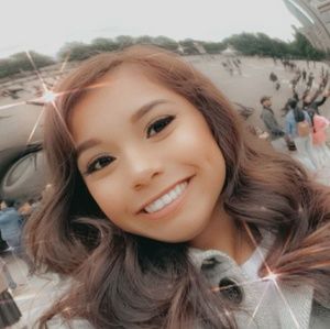 Meet your Posher, Alicia